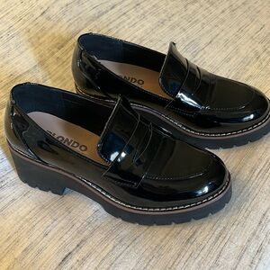 Blondo Deluce waterproof patent loafer 6M
